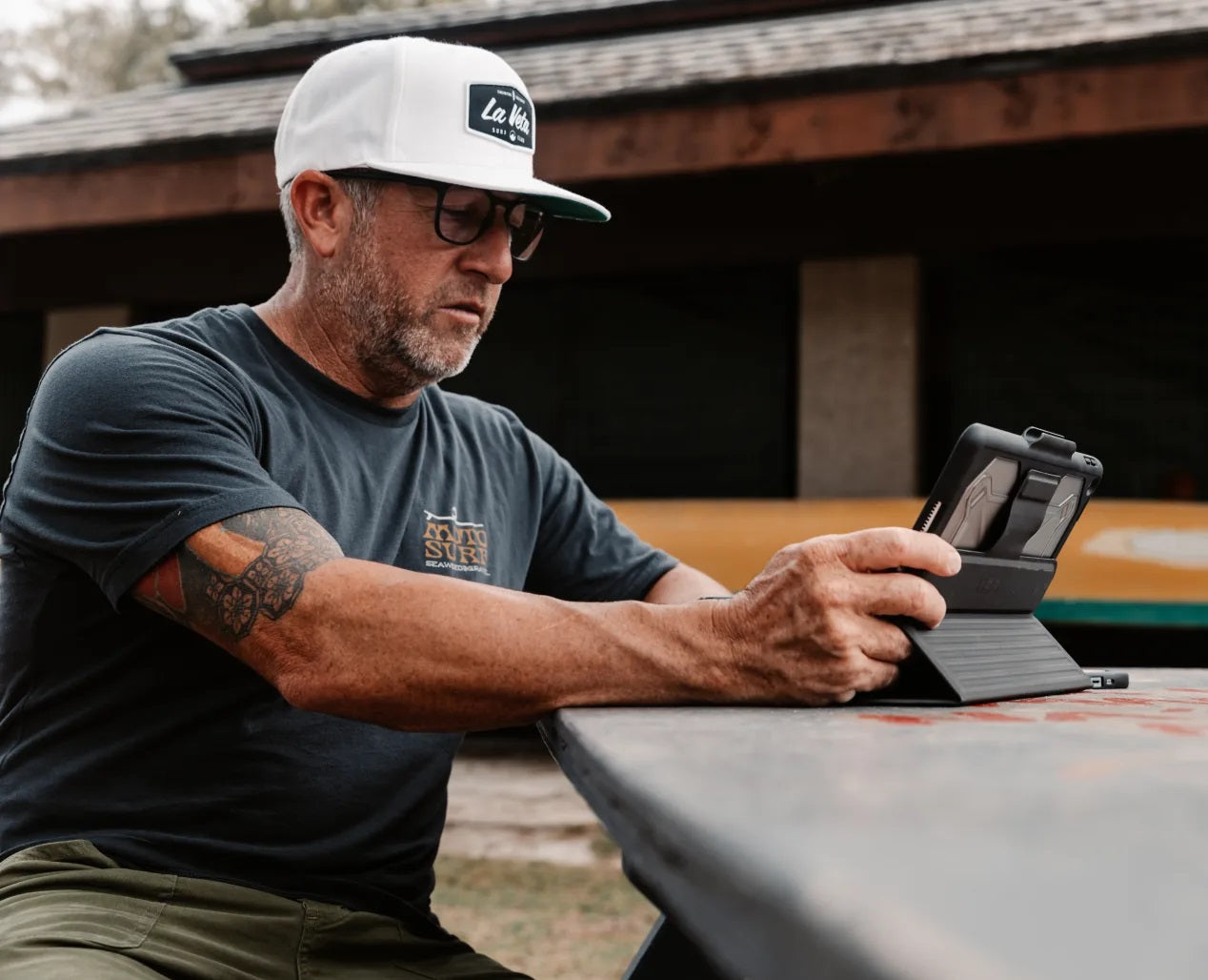 UAG Apple iPad (11.0') 11th Gen (A16) / iPad 10th Gen (10.9') Bluetooth Keyboard with Trackpad & Backlit Keys Rugged Case-Black /Ash - 1 Year Warranty